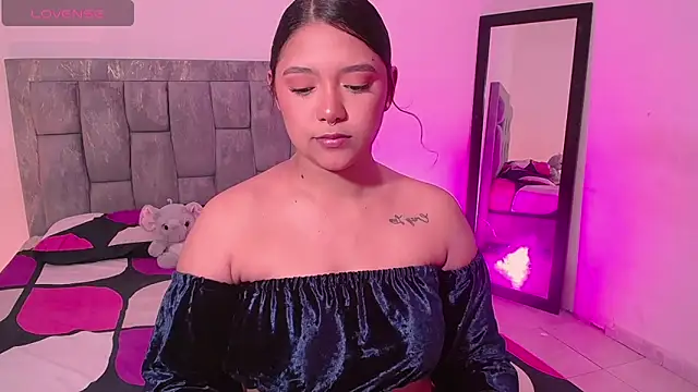 Snapshot of DIANEE_01 chatting on January 5, 2026, 9:18 pm DIANEE 01 online show from January 5, 2026, 9:18 pm