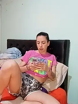 solangeyaelok1 online show from September 28, 2025, 1:55 am