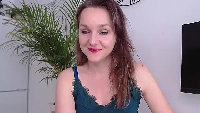 Snapshot of AliciaDesire chatting on February 4, 2025, 11:05 am AliciaDesire online show from February 4, 2025, 11:05 am