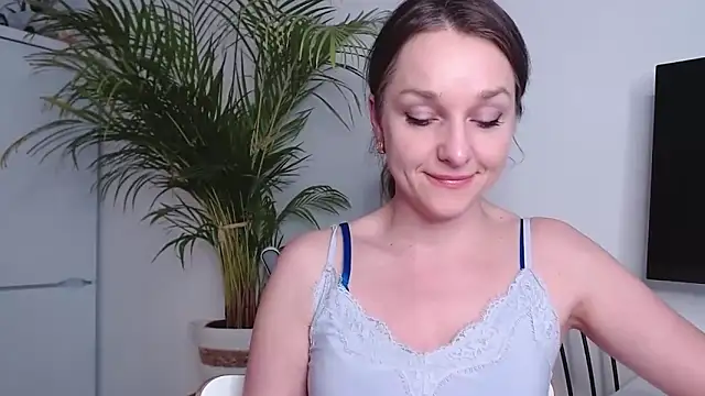 Snapshot of AliciaDesire chatting on February 12, 2025, 3:27 pm AliciaDesire online show from February 12, 2025, 3:27 pm