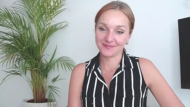 AliciaDesire online show from October 16, 2025, 1:12 pm