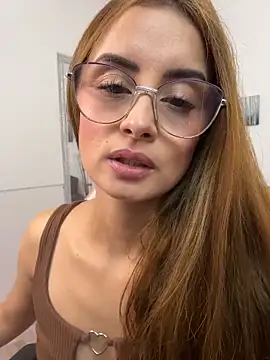 Snapshot of MiaaLoren chatting on January 18, 2026, 5:17 pm MiaaLoren online show from January 18, 2026, 5:17 pm