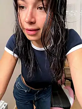 Snapshot of Adriennesexxx chatting on January 11, 2026, 2:33 pm Adriennesexxx online show from January 11, 2026, 2:33 pm