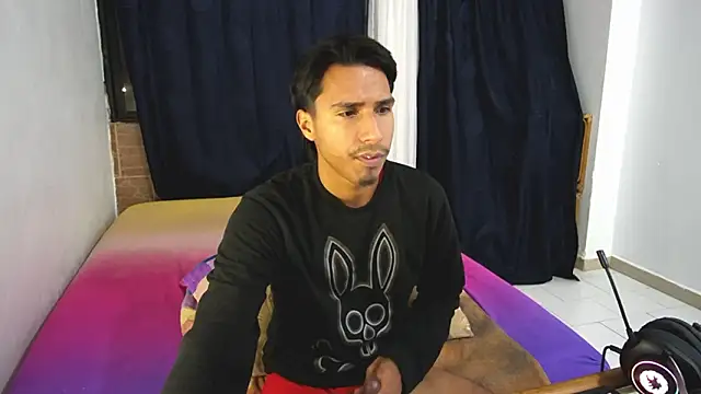 Snapshot of michaelhotbbc chatting on February 3, 2026, 6:40 am michaelhotbbc online show from February 3, 2026, 6:40 am