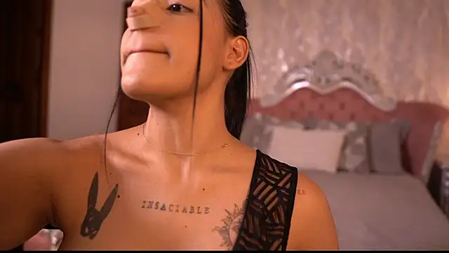 Snapshot of AngelineConnor chatting on October 29, 2025, 11:17 pm AngelineConnor online show from October 29, 2025, 11:17 pm