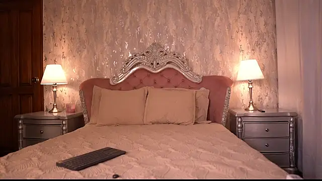 AngelineConnor online show from November 27, 2025, 11:07 pm