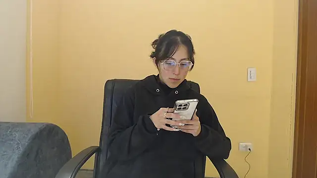 ling ling24 online show from October 18, 2025, 3:09 am