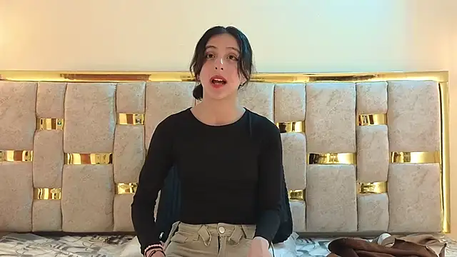 ling ling24 online show from December 2, 2025, 3:23 am