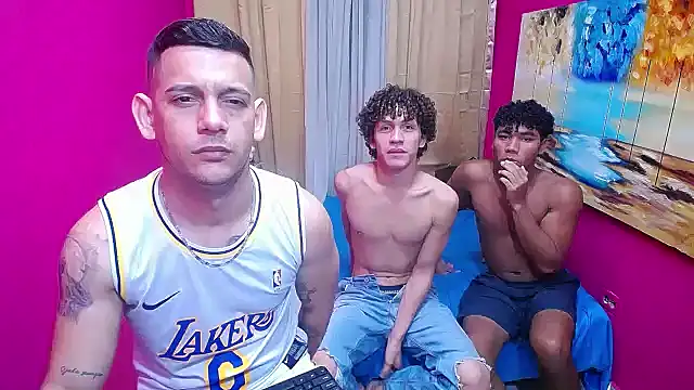 hugecocks hot online show from January 14, 2026, 11:42 pm