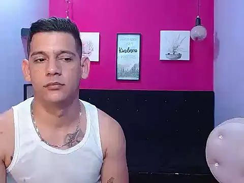 hugecocks hot online show from May 28, 2026, 7:44 pm