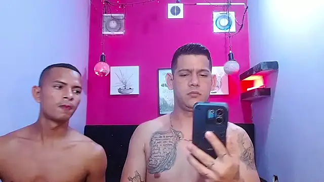 hugecocks hot online show from May 29, 2026, 8:07 pm
