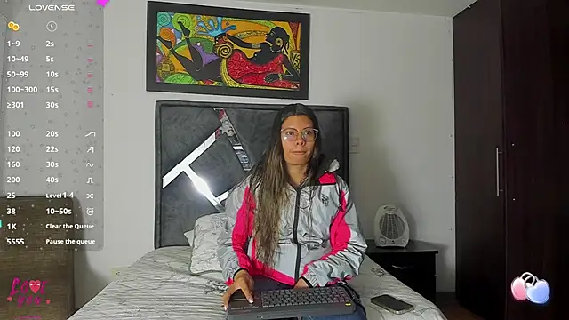 Vahiolet smith online show from October 26, 2025, 3:34 am