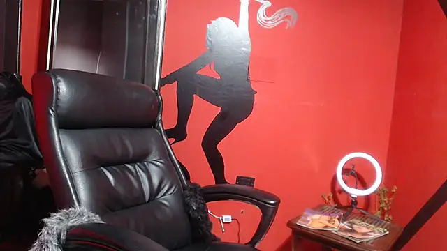 KLOE PIELL online show from December 2, 2025, 8:26 pm