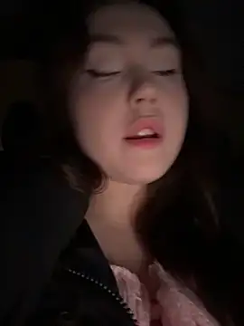 Snapshot of Peachy_Dream chatting on January 18, 2026, 6:12 pm Peachy Dream online show from January 18, 2026, 6:12 pm