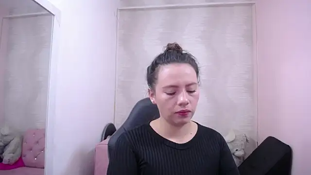 Snapshot of lauraguzman chatting on January 29, 2025, 3:01 am lauraguzman online show from January 29, 2025, 3:01 am