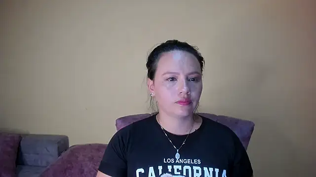 lauraguzman online show from March 25, 2026, 2:28 am