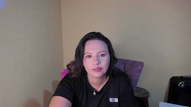 lauraguzman online show from March 30, 2026, 3:29 am