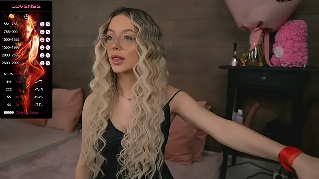 Snapshot of KylieJoyce chatting on February 6, 2025, 10:43 pm KylieJoyce online show from February 6, 2025, 10:43 pm