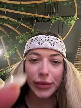 Snapshot of KylieJoyce chatting on February 17, 2025, 11:31 pm KylieJoyce online show from February 17, 2025, 11:31 pm