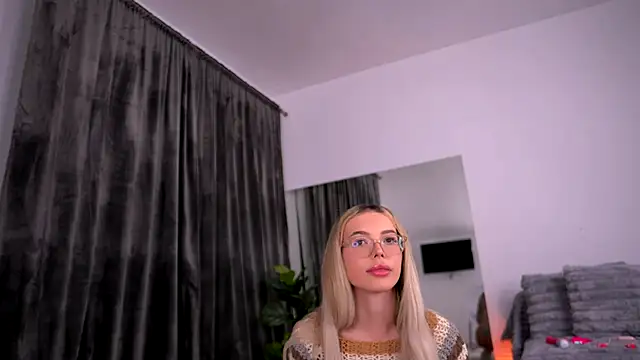 Snapshot of KylieJoyce chatting on October 15, 2025, 8:09 pm KylieJoyce online show from October 15, 2025, 8:09 pm