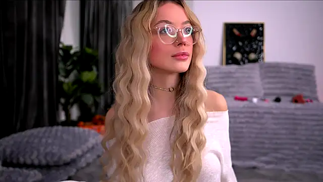 Snapshot of KylieJoyce chatting on November 27, 2025, 10:45 pm KylieJoyce online show from November 27, 2025, 10:45 pm