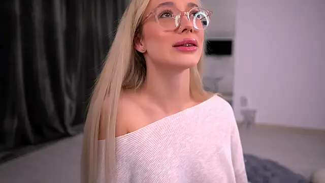 Snapshot of KylieJoyce chatting on January 10, 2026, 9:30 pm KylieJoyce online show from January 10, 2026, 9:30 pm