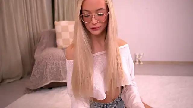 Snapshot of KylieJoyce chatting on February 7, 2026, 9:29 pm KylieJoyce online show from February 7, 2026, 9:29 pm