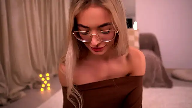 Snapshot of KylieJoyce chatting on March 11, 2026, 9:32 pm KylieJoyce online show from March 11, 2026, 9:32 pm