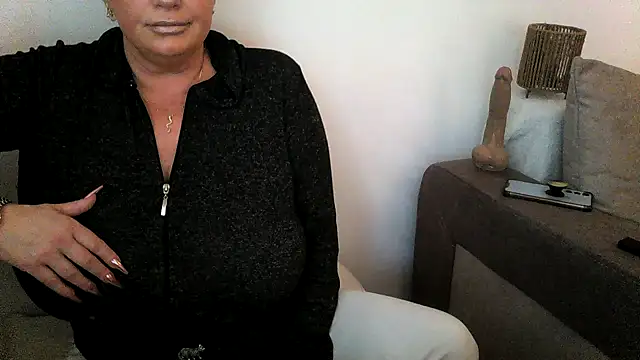 Snapshot of hotsierra4u chatting on April 4, 2026, 8:56 am hotsierra4u online show from April 4, 2026, 8:56 am