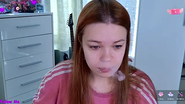 Snapshot of ValBae chatting on April 16, 2026, 6:14 am ValBae online show from April 16, 2026, 6:14 am
