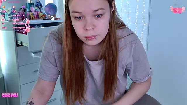 Snapshot of ValBae chatting on April 26, 2026, 6:44 am ValBae online show from April 26, 2026, 6:44 am