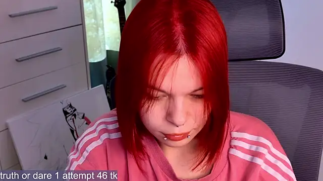 Snapshot of ValBae chatting on June 30, 2026, 8:15 am ValBae online show from June 30, 2026, 8:15 am