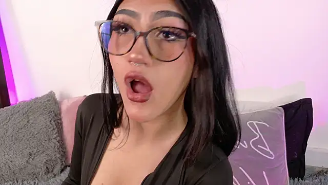 miluv19 online show from May 30, 2026, 6:49 pm