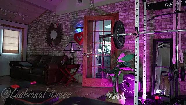 Snapshot of LushianaFitness chatting on February 7, 2026, 1:04 pm LushianaFitness online show from February 7, 2026, 1:04 pm