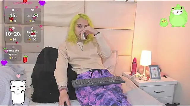 -kisa  online show from October 24, 2025, 2:19 am