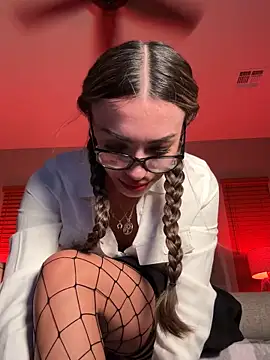 Snapshot of TinyMimi chatting on October 26, 2025, 1:00 am TinyMimi online show from October 26, 2025, 1:00 am