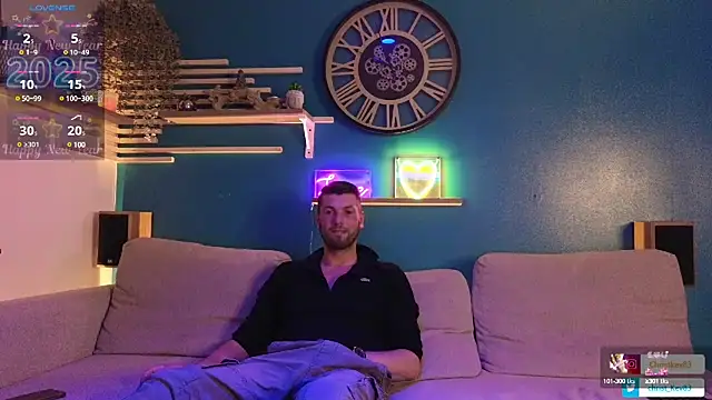 braqueuemar83 online show from January 18, 2025, 9:02 pm