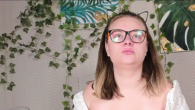 Snapshot of Seductive_She_Wolf chatting on October 17, 2025, 8:06 am Seductive She Wolf online show from October 17, 2025, 8:06 am