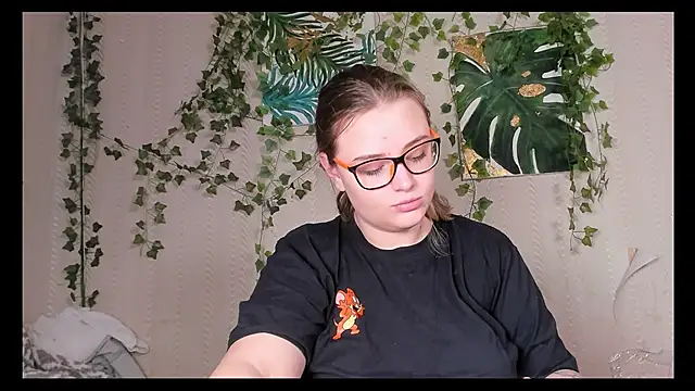 Snapshot of Seductive_She_Wolf chatting on October 20, 2025, 12:49 pm Seductive She Wolf online show from October 20, 2025, 12:49 pm