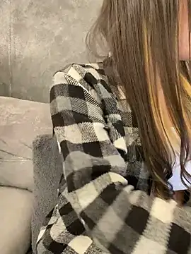 Snapshot of AbyThompson chatting on January 22, 2025, 11:32 pm AbyThompson online show from January 22, 2025, 11:32 pm