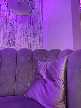 AbyThompson online show from November 20, 2025, 6:51 pm