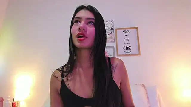 Snapshot of LaurenRodriiguez chatting on February 27, 2026, 12:38 pm LaurenRodriiguez online show from February 27, 2026, 12:38 pm