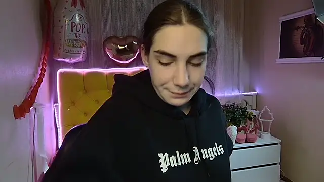 Snapshot of NikaStark_ chatting on March 1, 2025, 7:15 pm NikaStark online show from March 1, 2025, 7:15 pm