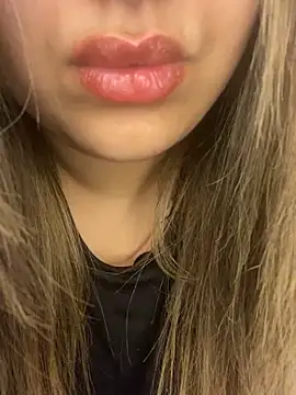 Snapshot of yassminsexy22 chatting on February 14, 2026, 12:35 pm yassminsexy22 online show from February 14, 2026, 12:35 pm