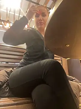 Snapshot of beautydiamond chatting on December 22, 2025, 9:17 am beautydiamond online show from December 22, 2025, 9:17 am