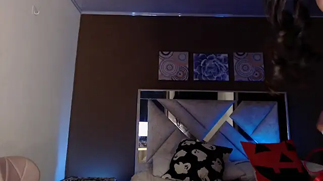 Snapshot of SophiaJoliebm chatting on October 23, 2025, 4:45 am SophiaJoliebm online show from October 23, 2025, 4:45 am