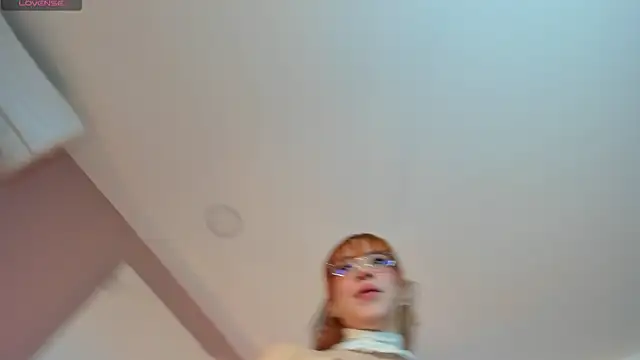 Snapshot of sweeet_peach chatting on January 27, 2025, 12:01 am sweeet peach online show from January 27, 2025, 12:01 am