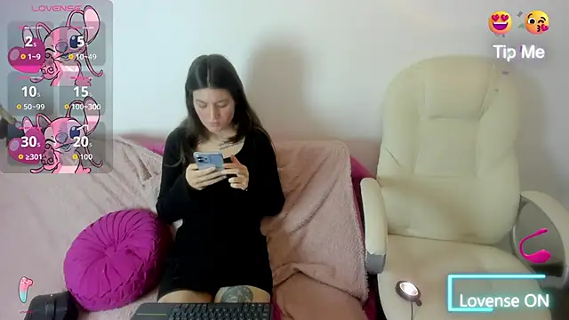 Snapshot of Tesa_cute chatting on November 8, 2025, 5:18 am Tesa cute online show from November 8, 2025, 5:18 am