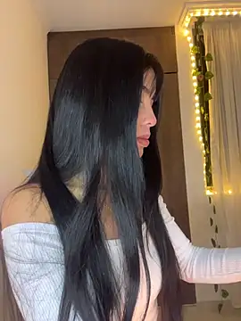 lina pink online show from February 8, 2026, 4:16 am