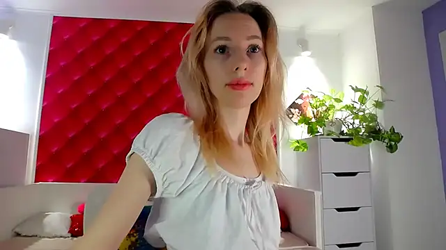 Snapshot of BarbieGoddess chatting on February 9, 2025, 4:18 pm BarbieGoddess online show from February 9, 2025, 4:18 pm